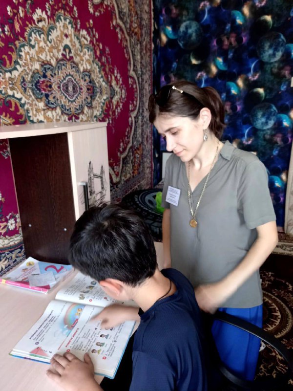 Специалист по работе с семьёй и детьми ГБУ РД КЦСОН в МО «Сергокалинский район» Багомедова П. посетила подопечных и оказала услуги:помощь в получении образования,организации досуга,покупку продуктов питания.