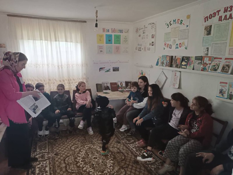 Специалист отделения семьи и детей ГБУ РД КЦСОН в МО «Сергокалинский район» Провела беседу ко Дню единства народов Дагестана.