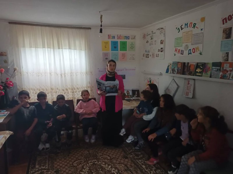 Специалист отделения семьи и детей ГБУ РД КЦСОН в МО «Сергокалинский район» Провела беседу ко Дню единства народов Дагестана.