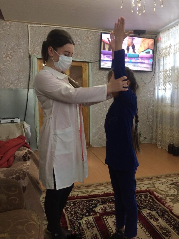 Специалисты ГБУ РД КЦСОН в МО "Сергокалинский район" отделения социального обслуживания на дому детей и семей с детьми Ибрагимова Х.А. и Алишейхова З.Б. проводят ЛФК занятия детям с ограниченными возможностями здоровья.