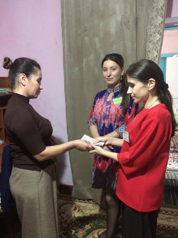 Оказание материальной помощи специалистами отделения социального обслуживания на дому детей и семей с детьми ГБУ РД КЦСОН в МО «Сергокалинский район»Багомедовой П.Д.