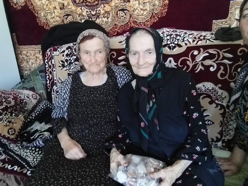 Социальные работники с. Сергокала поздравили своих получателей социальных услуг с Днём пожилых людей.