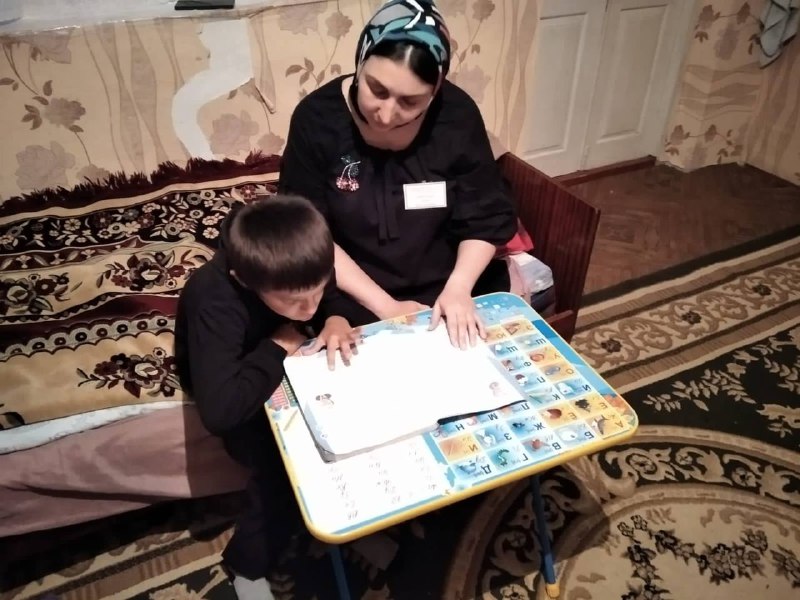 Специалист по работе с семьей и детьми ГБУ РД КЦСОН в МО « Сергокалинский район». Абдуллаева З. Оказание соц услуг.