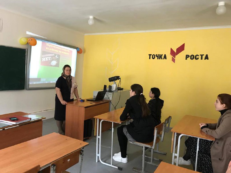 Специалист по работе с семьей и детьми ГБУ РД КЦСОН в МО «Сергокалинский район»Шихшабекова М провела классный час «Наркотикам -нет» с целью формирования культуры поведения , направленного на борьбу с вредными привычками.