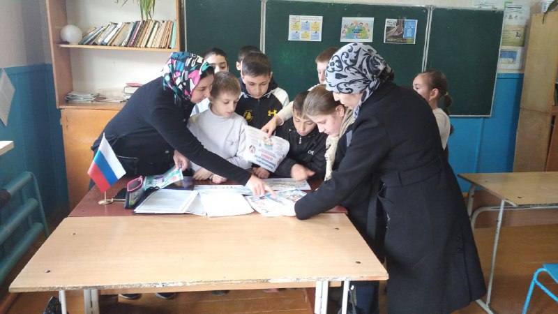 Специалисты по работе с семьёй и детьми ГБУ РД КЦСОН в МО «Сергокалинский район»Джупанова Х. и Абдуллаева З. провели мероприятие, приуроченное ко Дню правовой помощи детям.