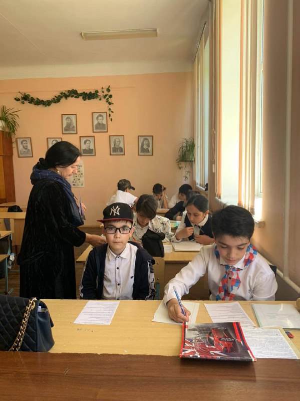 Социальные педагоги отделения семьи и детей ГБУ РД КЦСОН в МО «Сергокалинский район»Бибулатова М.и Алишихова Р.А, провели опрос на тему„ ЗОЖ"с 7 по 9 классы в СОШ#1.