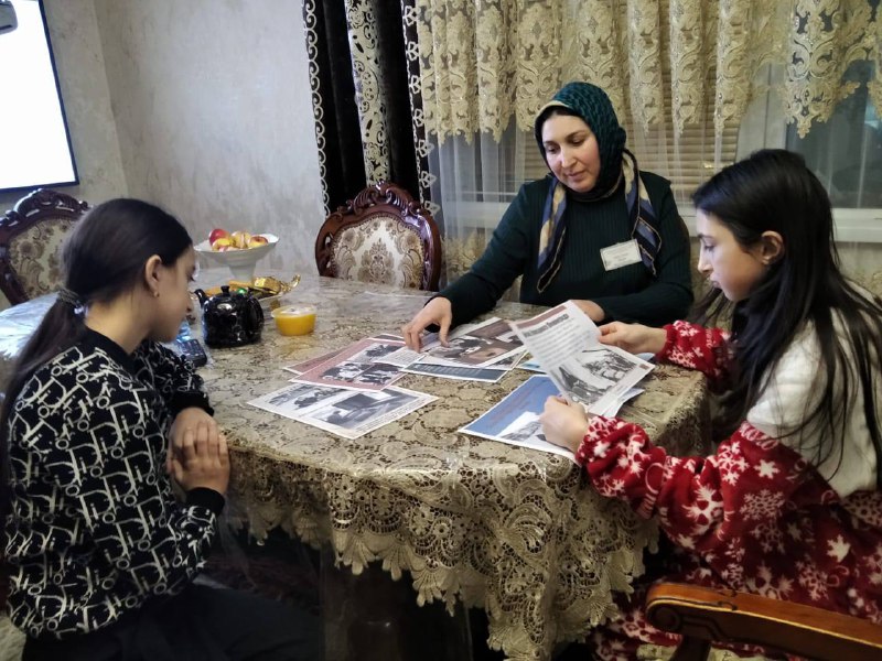 Специалист по работе с семьёй и детьми Абдуллаева З. М. Провела беседу. По теме Полного освобождения Ленинграда от фашисткой БЛОКАДЫ.