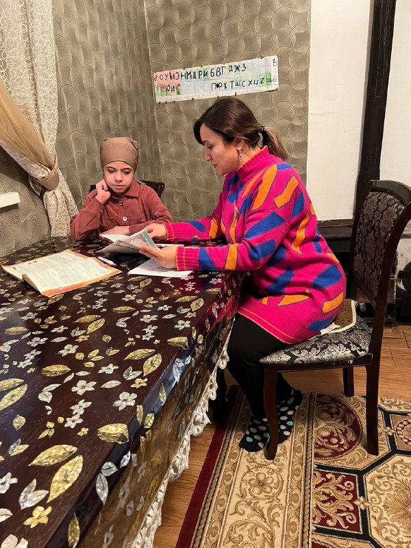 Социальный педагог Муртазалиева Р. посетила подопечную Мусеибову С. и провела беседу на тему : Вред электронных сигарет . В ходе беседы рассказала о том ,что