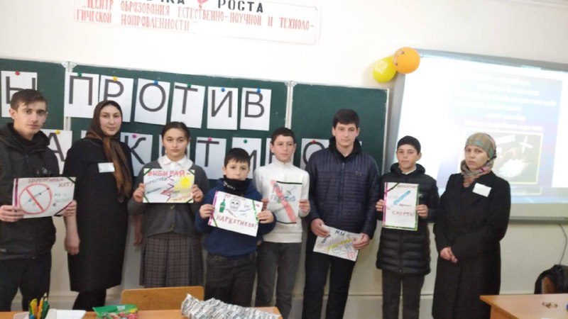 Специалисты по работе с семьёй и детьми Джупанова Х. и Абдуллаева З. провели профилактическую беседу на тему "Мы против наркотиков! "