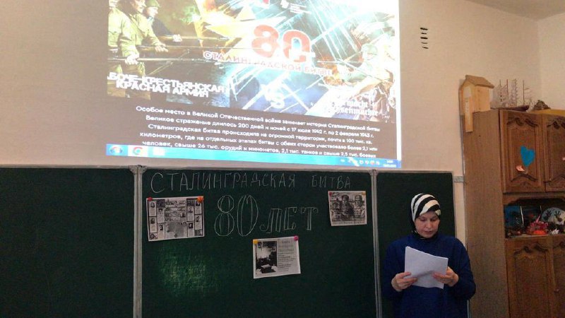 Специалист по работе с семьёй и детьми Алиева М.Ш.Провели мероприятие с библиотекой с. Мюрего в школе. К 80 летию Победы нашего народа над фашистами в Сталинградской битве.