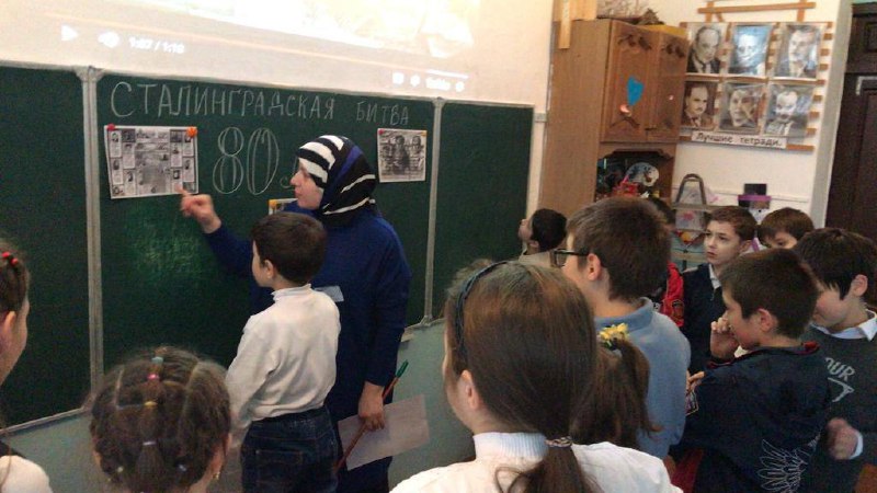 Специалист по работе с семьёй и детьми Алиева М.Ш.Провели мероприятие с библиотекой с. Мюрего в школе. К 80 летию Победы нашего народа над фашистами в Сталинградской битве.