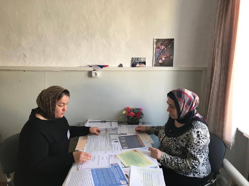 Психолог отделения Соц.обслуживания на дому детей и семей с детьми Шихшабекова М и психолог Кичигамринской СОШ ,выявление школьников,которые испытывают трудности и проблемы в повелении и оказание им психологической помощи и поддержки.