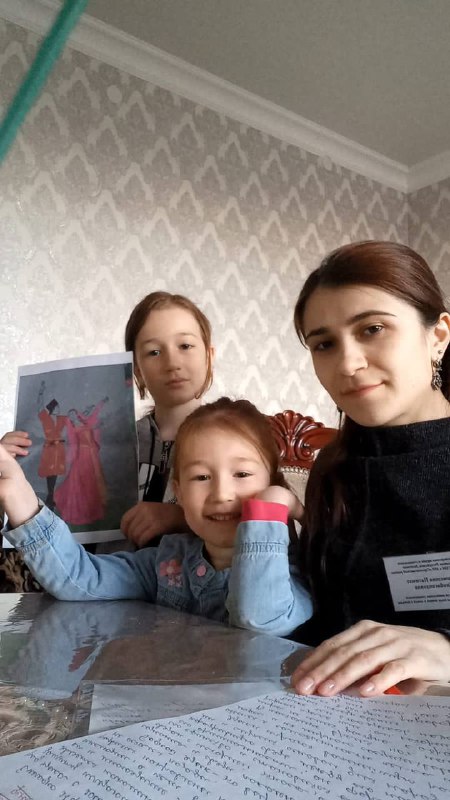Специалист по работе с семьей и детьми Багомедова П. Провела подопечным мероприятие и выучили стих на тему: "День родного языка" .