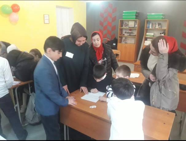 Специалист по работе с семьёй и детьми Абдуллаева З. М. Совместно в школе провели Мероприятия, посвященные Международному Женскому Дню 8 Марта.