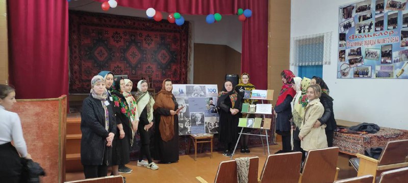 Специалисты по работе с семьёй Джупанова Х., Абдуллаева З и Шихшабекова М. провели мероприятие, приуроченное ко Дню 100-летия Расула Гамзатова.