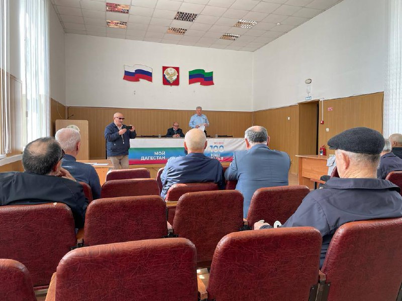 Заместитель директора ГБУ РД КЦСОН в МО «Сергокалинский район» принял участие в заседании совета старейшин Сергокалинского района и выступил с докладом о проделанной работе за 2022 год по мерам поддержки инвалидов, пенсионеров и ветеранов.
