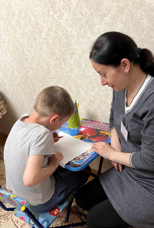 Психолог Мутаева посетила подопечного Алиева Магомедрасула. Провела проективный тест на самооценку и арт-терапевтическую методику, направленную на повышение самоуверенности.