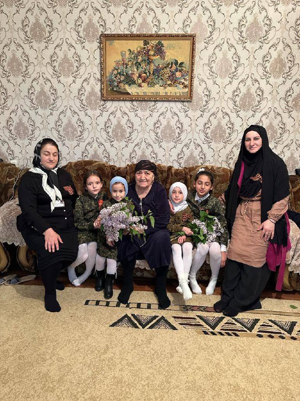 🪖🎖️В преддверии дня Великой Победы 9 мая специалисты ГБУ РД КЦСОН Шихшабекова Муршидат А.
