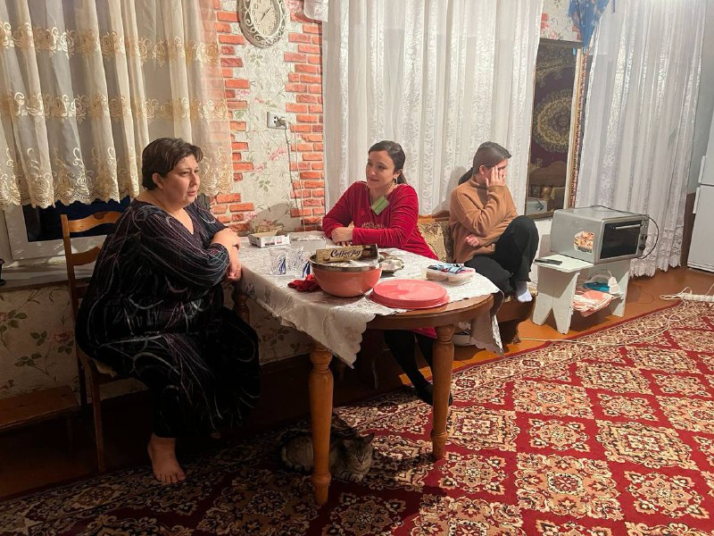 Социальный педагог Муртазалиева Р. провела беседу с матерью подопечной Уцумиевой Б. на тему «Девиантное поведение подростков. Причины возникновения и меры профилактики.»