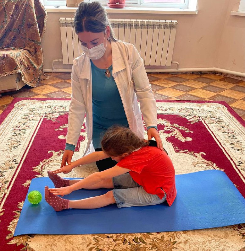 занятия ЛФК-Юсупову А. и Омаровой С. инструктор ЛФК -Алишейхова З. Б.