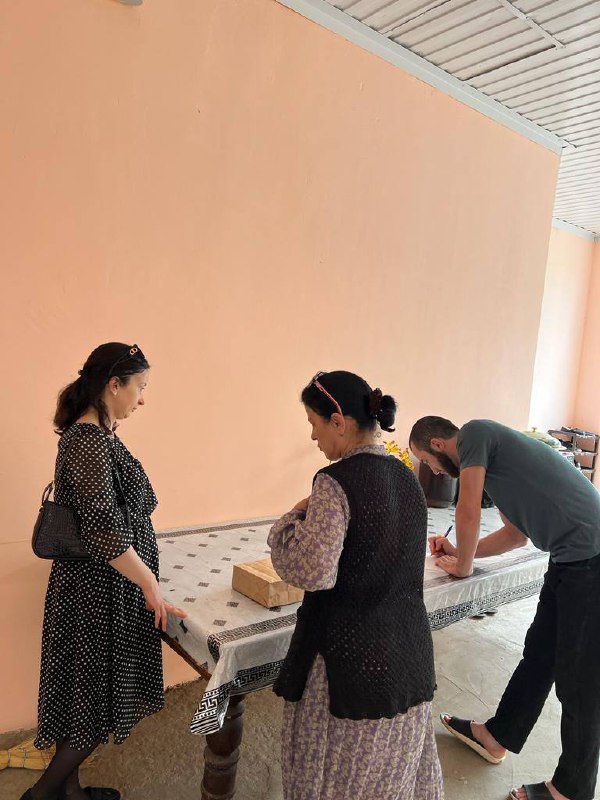 Будни специалистов отделения социального обслуживания на дому детей и семей с детьми. Посетили семью Закаригаевых и провели беседу по профилактике правонарушений среди подростков.