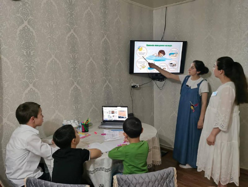 Медсестра с функцией сиделки Магомедова Зухра и м/с по массажу Ибрагимова Кистаман. Провели ознакомительный урок по теме "Правила поведения на воде" и " Правила поведения при пожаре"