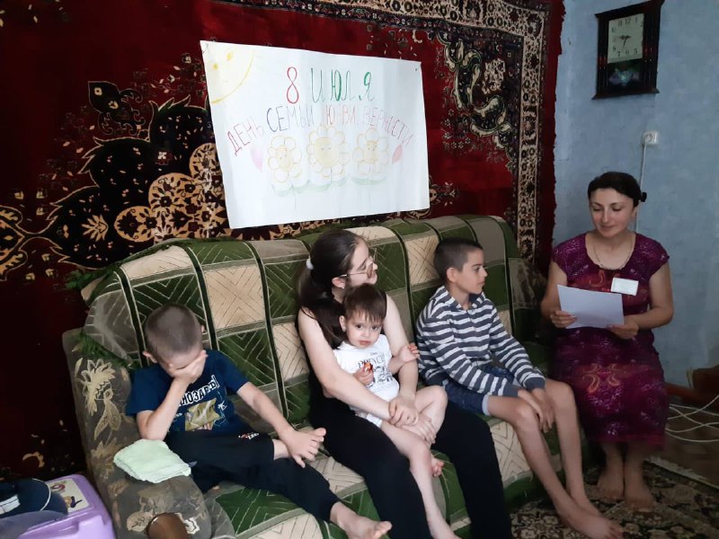 День семьи, любви и верности — праздник в России, который отмечается 8 июля и приурочен к православному дню памяти святых князя Петра и его жены Февронии.