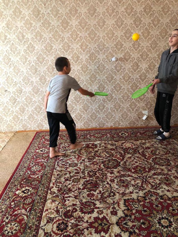 Инструктор ЛФК Ибрагимова Хадижат и специалист по социальной работе Алиева М. Отделения социального обслуживания на дому детей и семей с детьми.