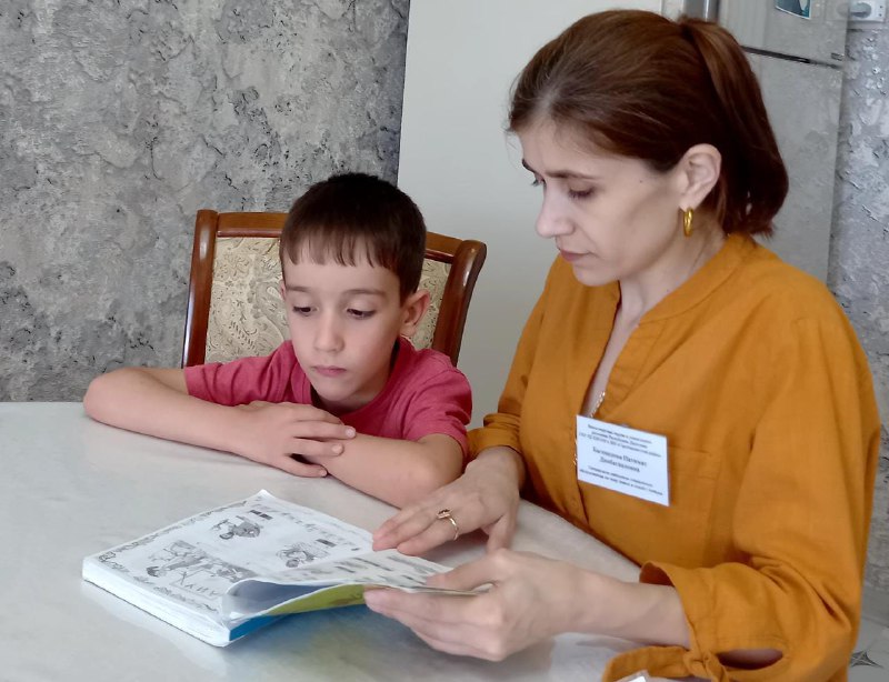 📙 Специалист отделения социального обслуживания детей и семей с детьми Багомедова П. посетила подопечных, приняла участие в акции "Помоги собраться в школу " и провела занятия по подготовке к школе.