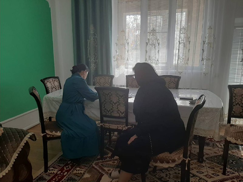 🔸Заведующая отделения семьи Мусаева Салимат, специалист по социальной работе Умалатова Зубалжат и психолог Ибрагимова Асият посетили мать, погибшего в ходе СВО, военнослужащего Камбулатова Магомеда.