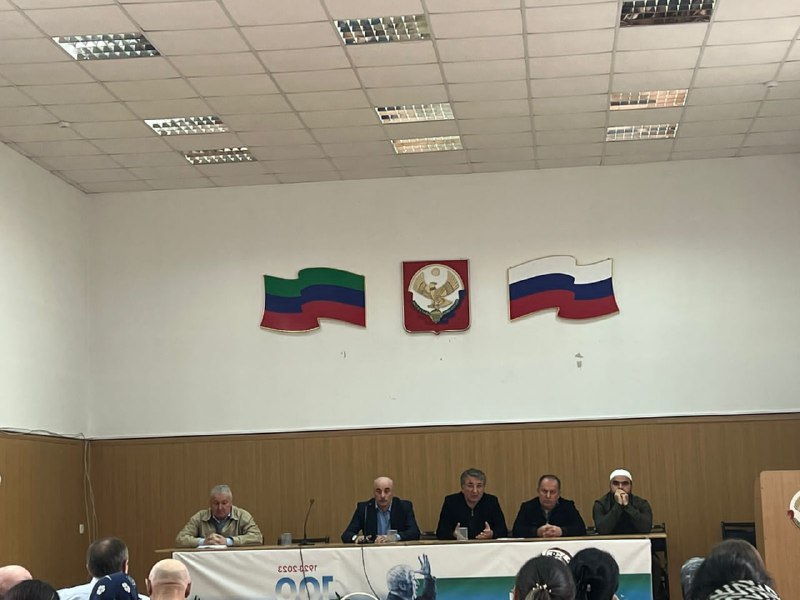 🔹Работники Комплексного центра социального обслуживания Сегокалинского района приняли участие в совещании посвященное произошедшим событиям 29 октября в международном Аэропорту "Уйташ"