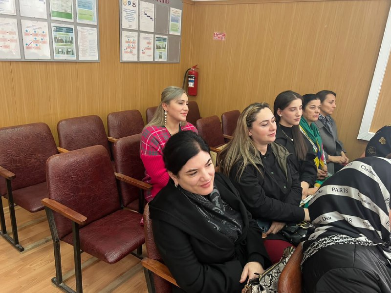 🔹Работники Комплексного центра социального обслуживания Сегокалинского района приняли участие в совещании посвященное произошедшим событиям 29 октября в международном Аэропорту "Уйташ"