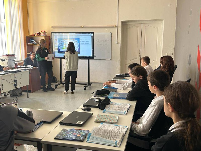 ☑️Специалист Джалилова Марзият провела мероприятие ко Дню правовой помощи детям в СОШ №1.