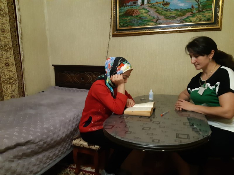 🔸Специалист по работе с семьей и детьми Багандова Разият в своих рабочих буднях активно осуществляет оказание педагогических услуг.