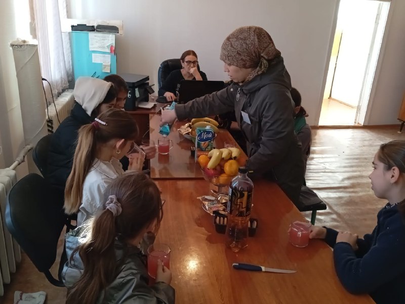 💥Специалисты по работе с семьей и детьми Джупанова Ханум, Абдуллаева Зухра и Шихшабекова Муршидат организовали и провели особое мероприятие в честь Дня матери для семей, находящихся в трудной жизненной ситуации.