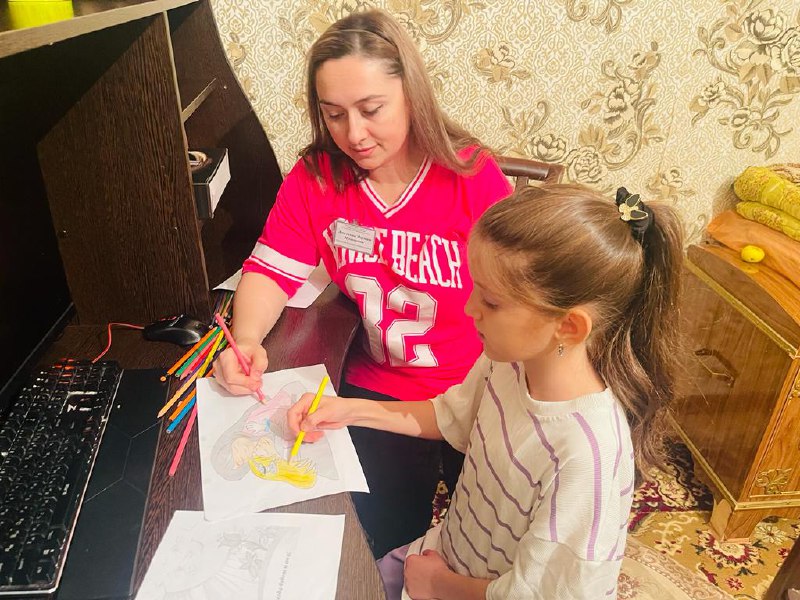 💥Специалисты отделения социального обслуживания на дому детей и семей с детьми организовали для своих подопечных конкурс рисунков на День матери.