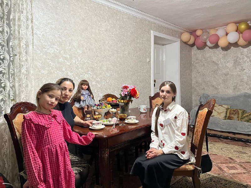 🔺Медсестра по массажу отделения семьи Айгумова, Эльмира, поздравила матерей своих подопечных с Днем матери.