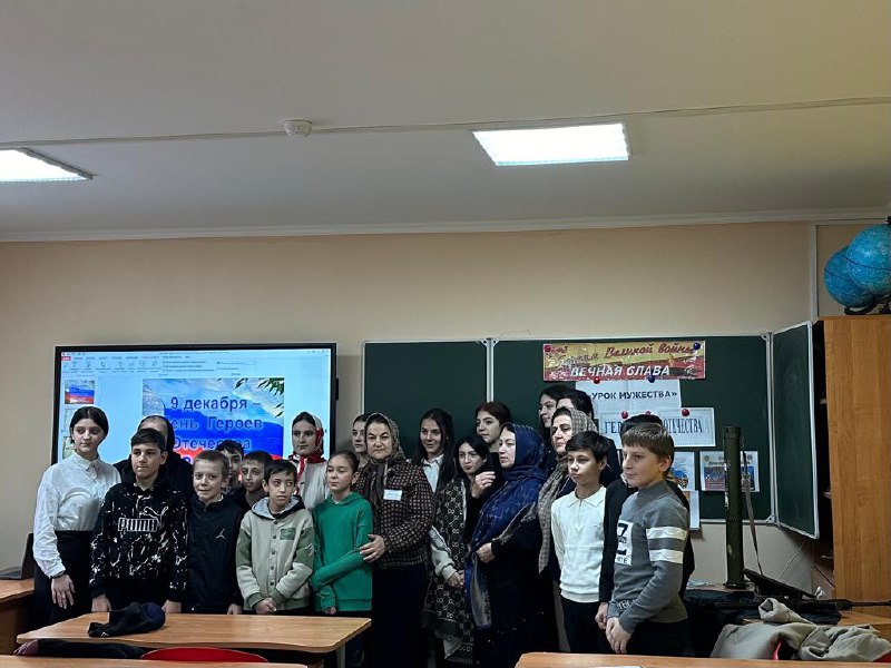 🔺Психолог Центра Шихшабекова Муршидат провела мероприятии, посвященное Дню героев отечества.