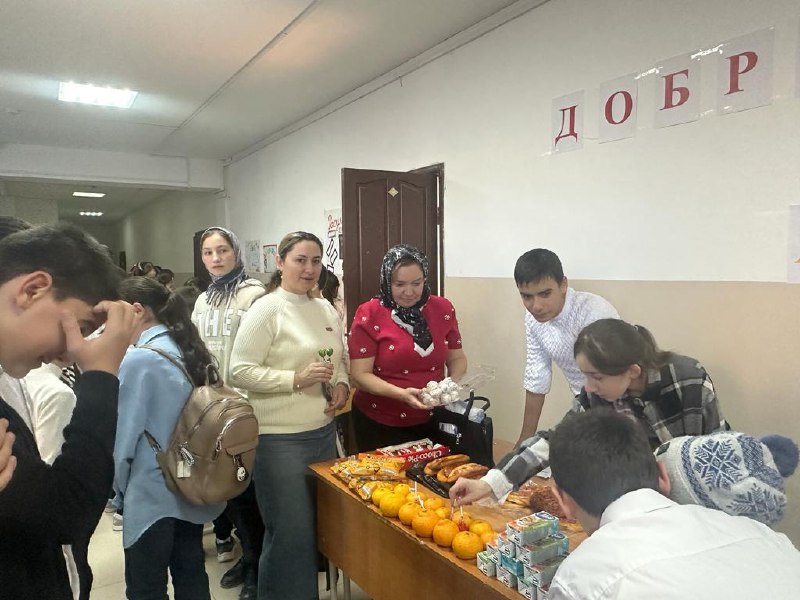 💥Специалисты Центра помогли своим подопечным подготовиться принять участие в благотворительной ярмарке, которая прошла в МКОУ СОШ №2.