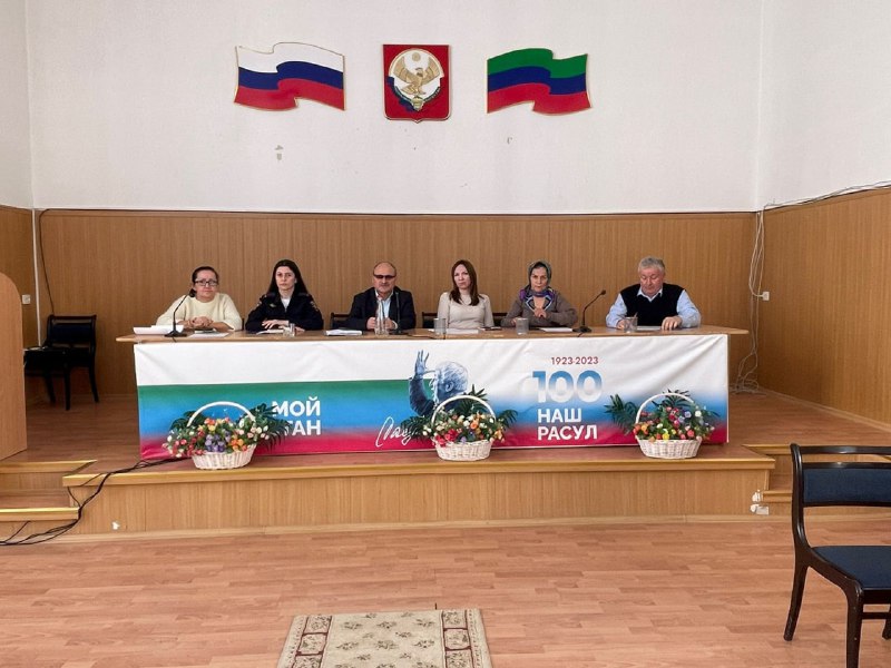 💥Заведующая отделом семьи, Мусаева Салимат, приняла участие в заседании комиссии по делам несовершеннолетних детей в Администрации Сергокалинского района.