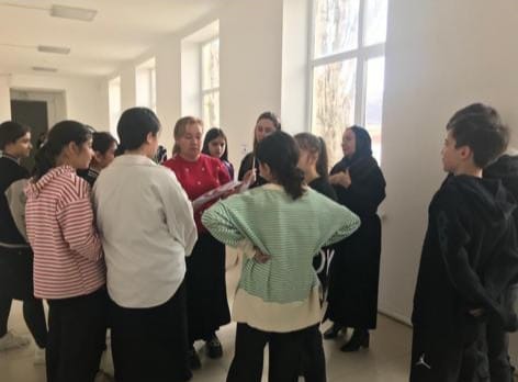 ⚡️25 декабря 2023 года специалисты отдела семьи провели акцию под названием "Наркотики забирают твою жизнь" в школе №1.