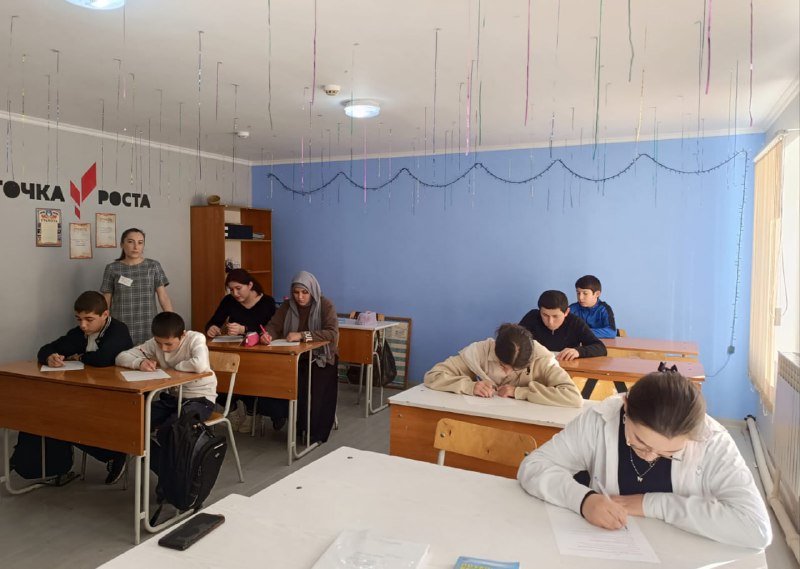 ❗️Специалист по работе с семьей, Идрисова Марина, провела важную беседу о профилактике наркотиков среди школьников, а также организовала тестирование, направленное на определение их отношения к наркотическим веществам.