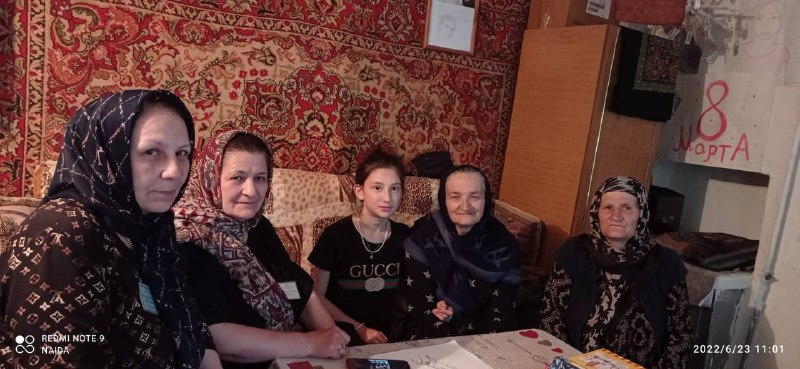 Специалист по работе с семьей и детьми ГБУ РД КЦСОН в МО «Сергокалинский район»Магомедова Н.А совместно с психологом Абдуллаевой П. посетили семью подопечных и провели беседу,посвященную Дню памяти и скорби.