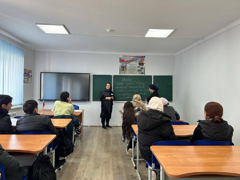 ✅Психолог Центра Шихшабекова Муршидат провела тестирование под названием "Цветовой тест отношений" среди учащихся 9 класса.