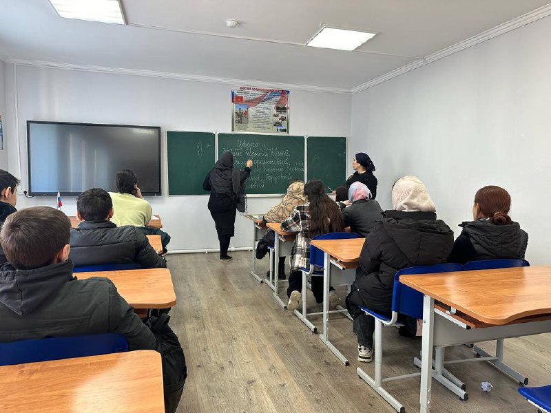 ✅Психолог Центра Шихшабекова Муршидат провела тестирование под названием "Цветовой тест отношений" среди учащихся 9 класса.