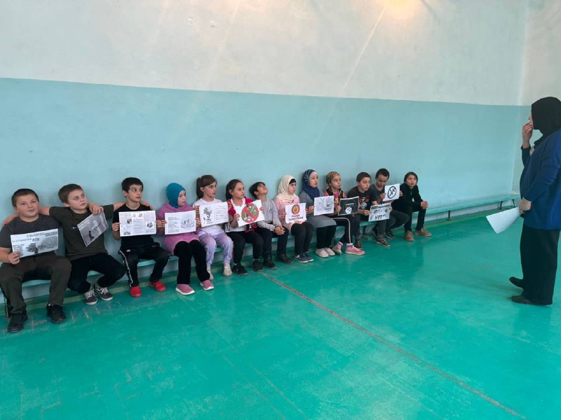 ⚠️Специалист по работе с семьей и детьми, Алиева Максалина, провела очень важную беседу под названием "Скажи наркотикам нет" среди детей четвертого класса.
