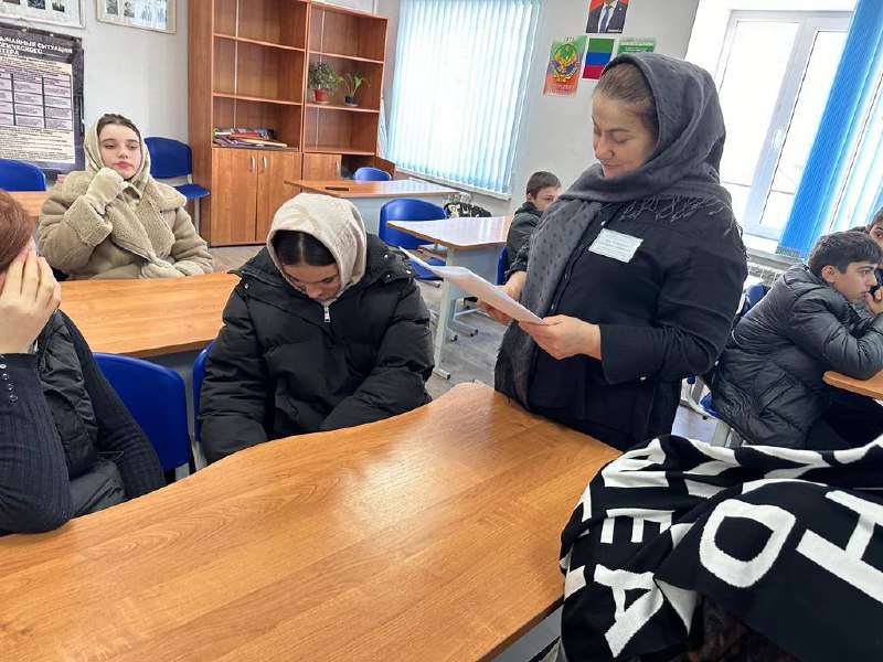 📍Психолог Центра, Шихшабекова Муршидат, провела тестирование восьмиклассников, используя методику "Тест Дерево с человечками" и психогеометрическое тестирование.