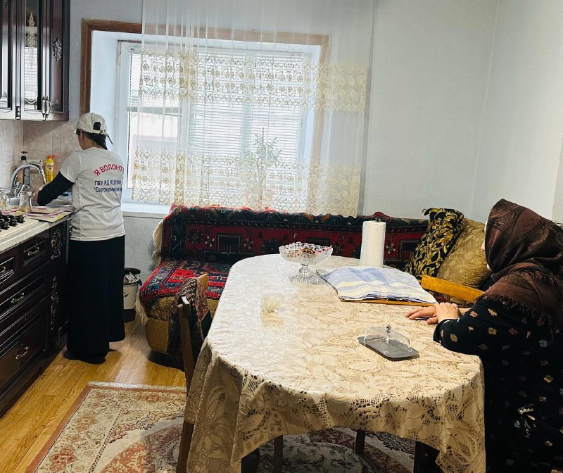 ✅Специалист Центра социального обслуживания Сергокалинского района Алхасова Мариет совместно с волонтерами провели акцию "Несем добро".