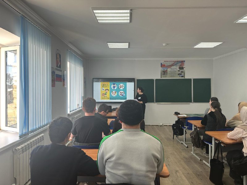 ✅Психолог Центра Шихшабекова Муршидат провела беседу на тему "Антитеррористическая безопасность" с учениками 9 класса.