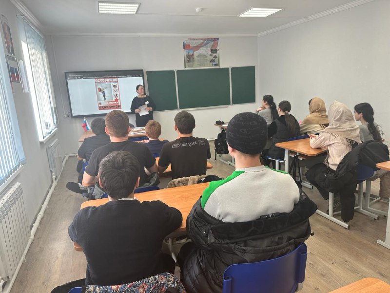 ✅Психолог Центра Шихшабекова Муршидат провела беседу на тему "Антитеррористическая безопасность" с учениками 9 класса.